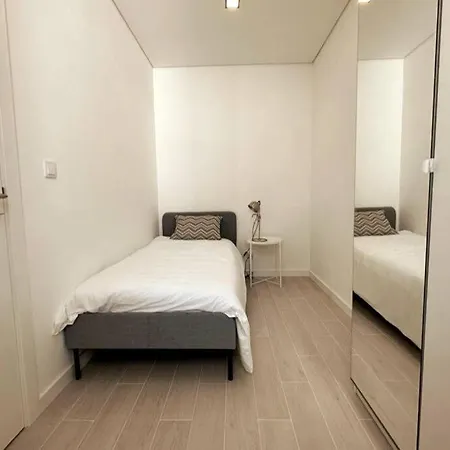 Modern Retreat With Patio Near The Airport - Oha I Appartement