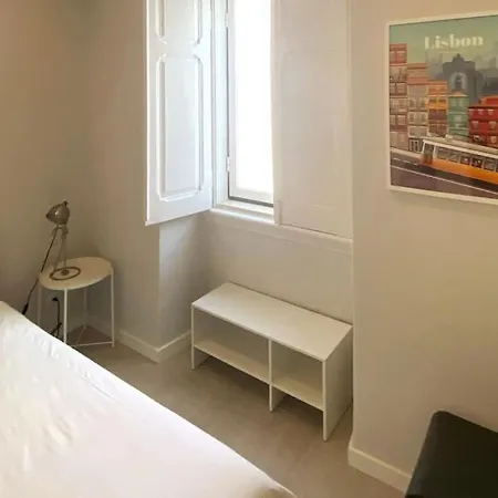 Modern Retreat With Patio Near The Airport - Oha I Lisbon