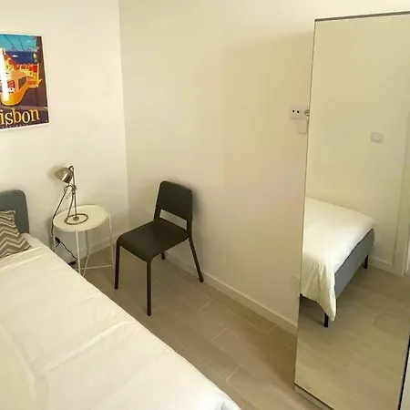 Apartment Modern Retreat With Patio Near The Airport - Oha I Lisbon