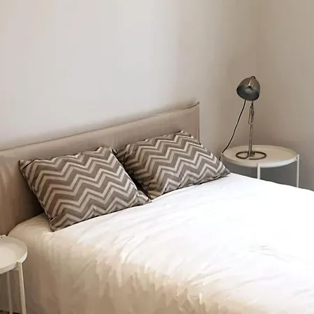 Modern Retreat With Patio Near The Airport - Oha I