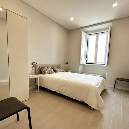 Modern Retreat With Patio Near The Airport - Oha I Apartamento *