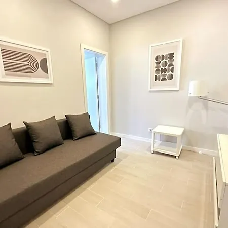 Modern Retreat With Patio Near The Airport - Oha I *